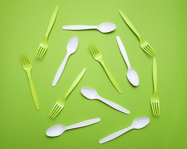 Vaisselle réutilisable : une tendance durable pour la restauration rapide