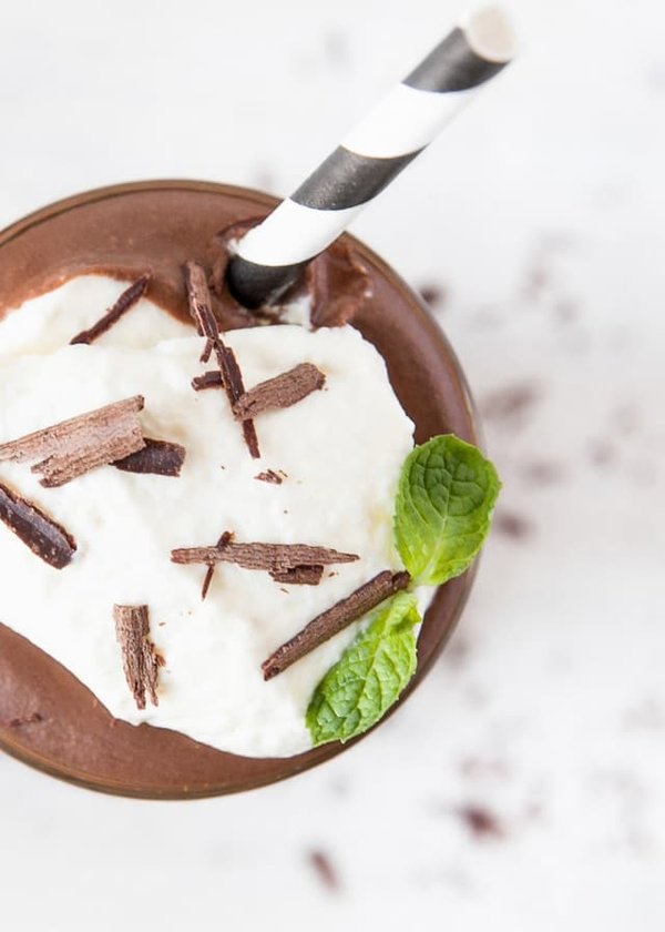 Quelle est la recette pour des profiteroles au chocolat avec une chantilly vanillée maison ?