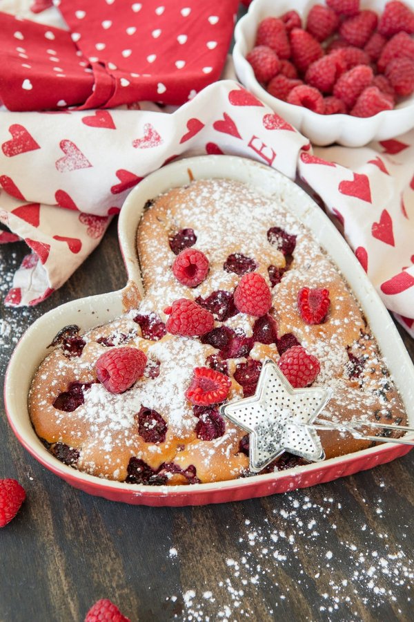 Comment préparer un clafoutis aux cerises et amandes effilées ?