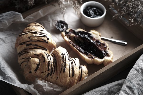 Transformez vos gâteaux avec un plateau tournant de qualité
