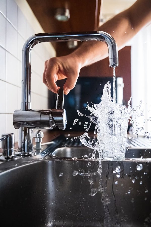 Est-ce que l'eau du robinet est meilleur que l'eau en bouteille ?
